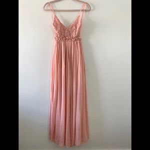 Maxi dress with lace detailing